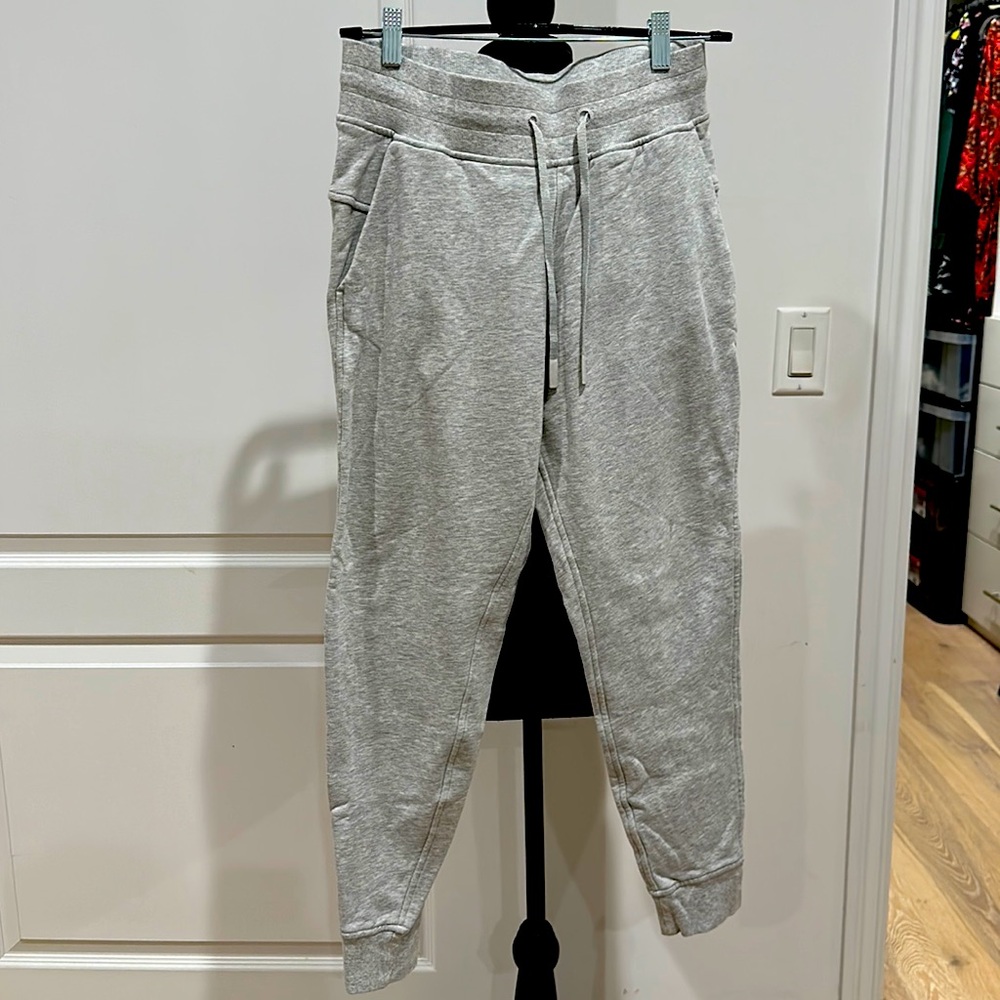 Lululemon Scuba High rise Heather Grey sweatpants Size 6